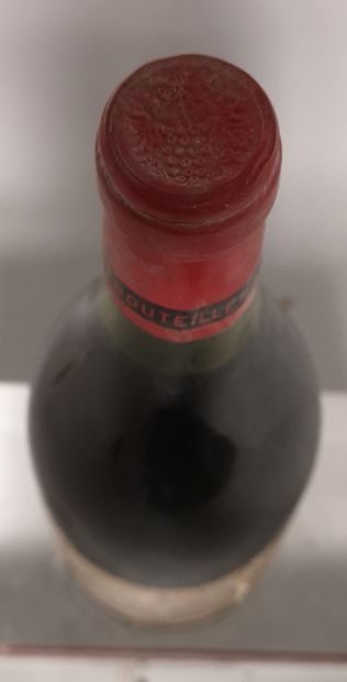 null 1 bottle VOSNE ROMANEE - Domaine René ENGEL 1986.

Slightly stained and damaged...