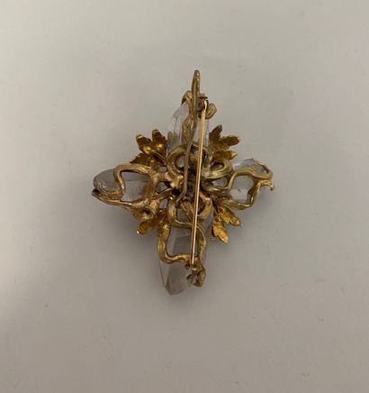 null 
CHANEL par ROBERT GOOSSENS Broche pendentif Croix en métal doré et cristal...