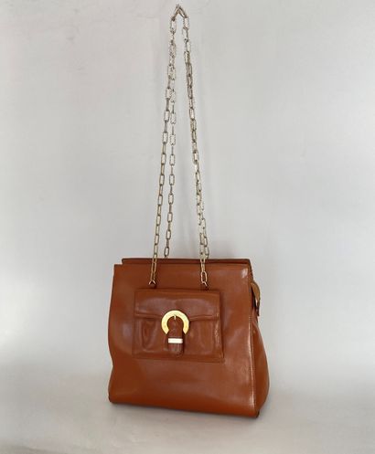 null 
GIVENCHY Made in Italy Sac cabas en cuir fauve à 2 chainettes bandoulière et...