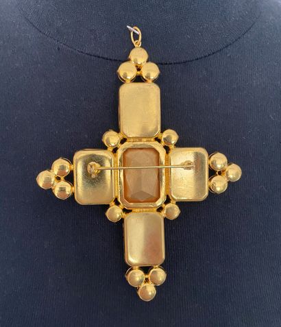 null 
Attributed to YVES SAINT LAURENT Brooch pendant cross gilt metal and faceted...