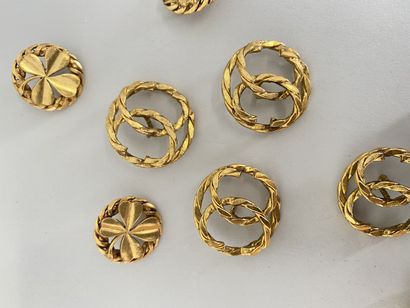 null CHANEL Lot of 4 gilded metal buttons twisted with the brand's number AND 5 gilded...
