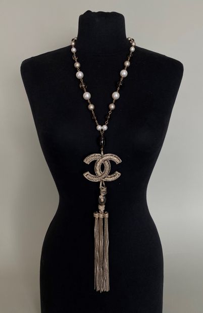 null CHANEL Bayadère dragon necklace in silver patinated metal with smoked and pearly...