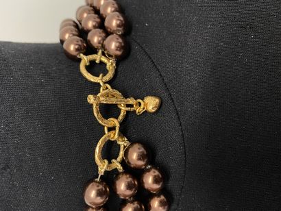 null CHRISTIAN LACROIX Collier de chien de 3 rangs de perles nacrées mordorées et...