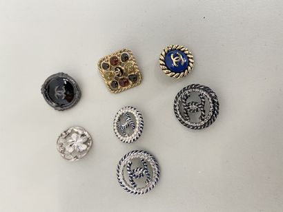 null CHANEL Lot of 7 Buttons in gilded metal or patinated silver enamel or small...