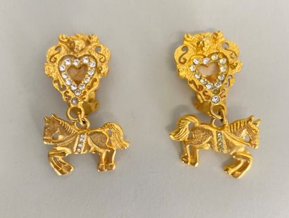 null CHRISTIAN LACROIX Bazar Made in France Pair of heart-shaped ear clips in gold...