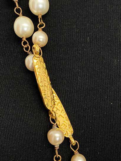 null CHANEL Made in France Long necklace made of pearly pearls and guilloched gold...