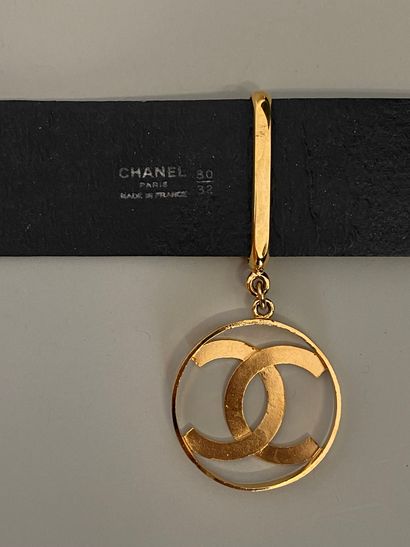 null CHANEL Black leather belt, gold metal buckle and loop with the brand's number...