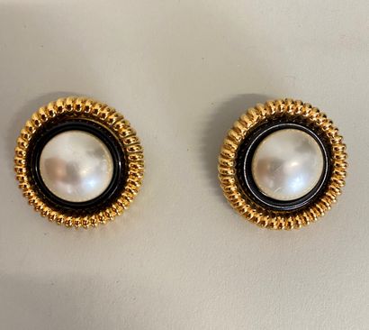 null CHANEL by VICTOIRE DE CASTELLANE Pair of circular ear clips in gilded metal,...