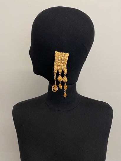 null 
CHRISTIAN LACROIX par CHRISTIANE BILLET Haute Couture Paire de clips d'oreilles...