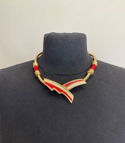 null 
Collier semi rigide en métal doré émail rouge et ivoire Circa 1980 - non signé.




Longueur...