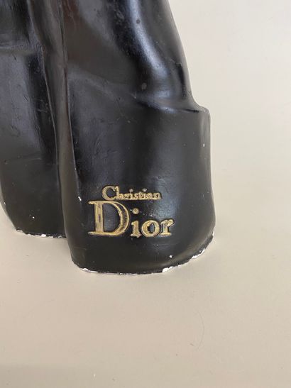null 
Sculpture publicitaire en platre polychrome marquée Christian Dior




Hauteur...