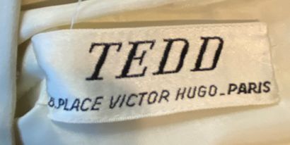 null TEDD 5 Place Victor Hugo Paris Robe longue à bretelles en satin ivoire haut...