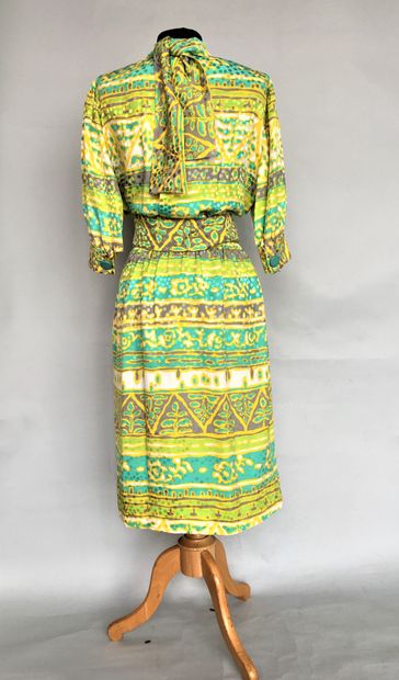 null GIVENCHY New Boutique Printed silk dress in green and yellow with belt Size...