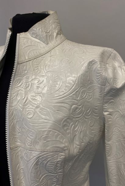 null FENDI Made in Italy Ensemble veste longue et jupe courte en cuir blanc estampé...