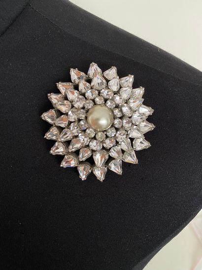 null ROGER JEAN-PIERRE Silver patinated metal star brooch decorated with white Swarovski...