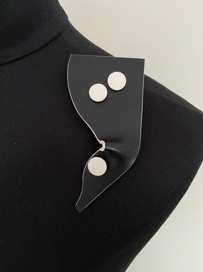 null VIRGINIE CAMPION Abstract black and white acrylic brooch with dots - unsigned...