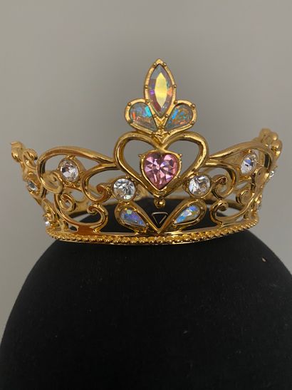 null Small crown in gilded metal with volutes decorated with iridescent white and...