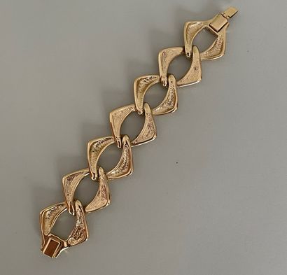 null YVES SAINT LAURENT Bracelet gourmette en métal doré et strass- siglé 

Longueur...