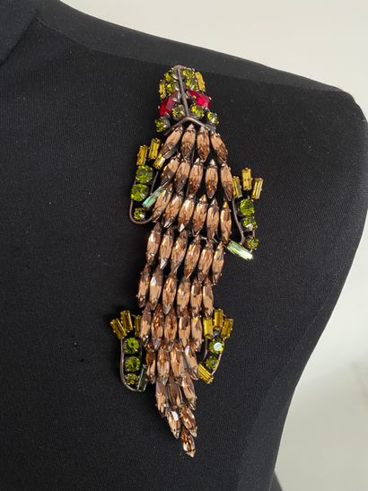 null PHILIPPE FERRANDIS Paris Crocodile brooch in patinated metal paved with brown,...