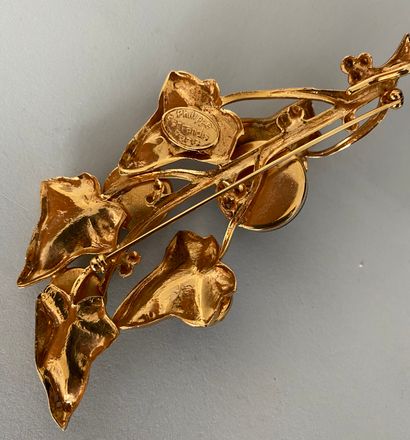 null PHILIPPE FERRANDIS Paris Collection Lierre broche en métal doré ornée de cabochons...