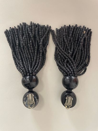 null MONIES 2 Pairs of black wood passementerie ear clips - signed Ht 12 and 15 ...