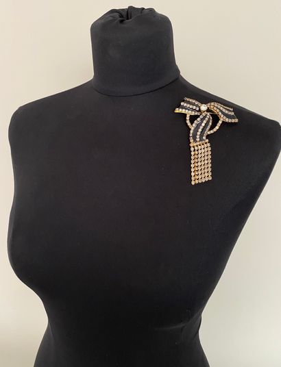 VALENTINO Made in Italy Bow brooch in gold...
