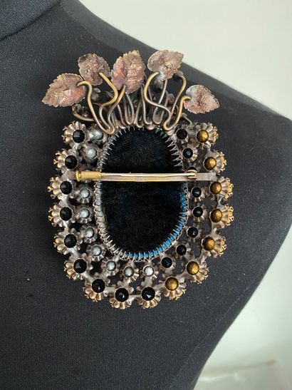 null Countess CISSY ZOLTOWSKA Floral medallion brooch in blackened metal with mother...