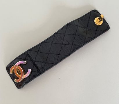 null 
CHANEL Paris Cuff bracelet in black quilted leather with the brand's logo -...