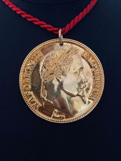 null Napoleon III medal in gilded metal held by a red twisted cord diameter 8cm
