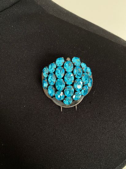 null ROGER JEAN-PIERRE Blackened metal lapel clip paved with turquoise Swarovski...