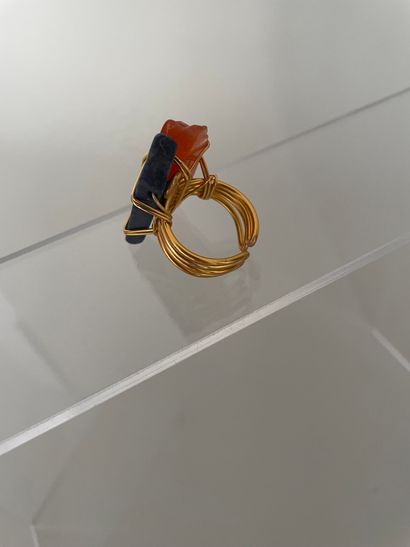 null Gold plated wire ring with agate and sodalite rod - unsigned 

TDD 57