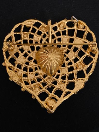 null YVES SAINT LAURENT Made In France by ROBERT GOOSSENS Heart brooch in gold metal...
