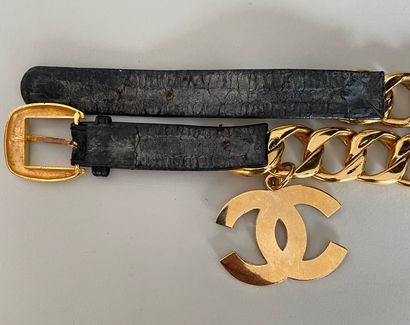  CHANEL Made in France Belt in gold metal and black leather with the brand's logo...
