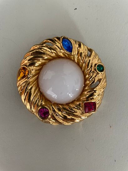 null YVES SAINT LAURENT Made in France by ROBERT GOOSSENS Circular brooch in gilded...