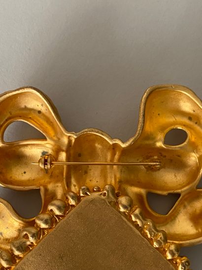 null NINA RICCI by CHRISTIAN ASTUGUEVIELLE Ribbon brooch with hammered gold metal...