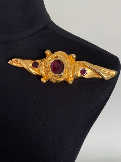 null In the style of ALEXIS LAHELLEC Gilded resin and red enamel brooch - unidentified...
