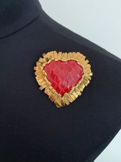 null YVES SAINT LAURENT Made in France Heart brooch pendant in gold metal and raspberry...