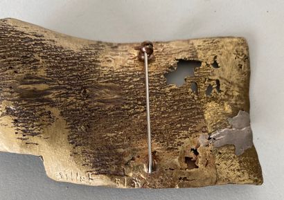 null CHRISTIANE BILLET Broche ecorce en bronze patiné - signée 10 X 5 cm