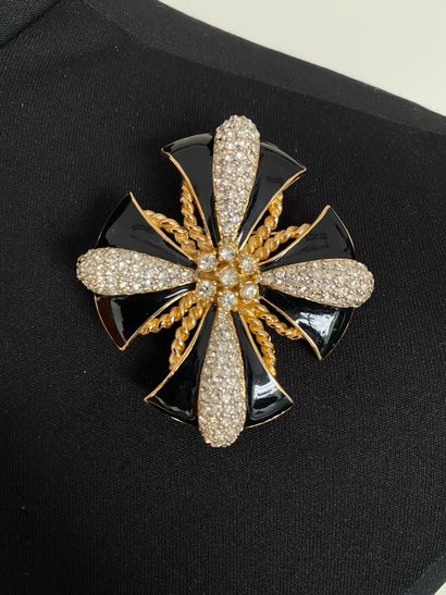 null CINER Maltese cross brooch pendant in gold metal with black enamel and rhinestones...