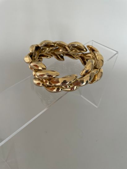 null UNGARO Parfums Paris Bracelet semi rigide articulé maille épis en métal doré-...