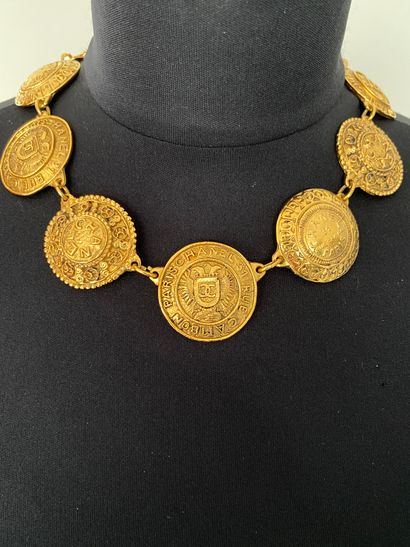  CHANEL Made in France Necklace in gilded metal with shields - signed and engraved...