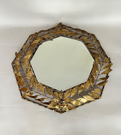 null Mirror with laurel wreath in patinated brass circa 80 

Diameter 80cm