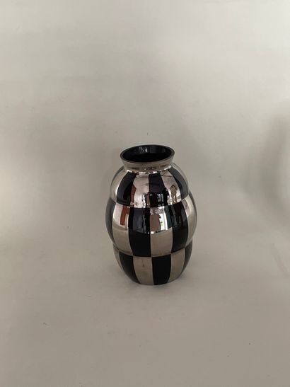null FANUS Baluster vase in mauve glass and silver geometrical patterns - circa 30...