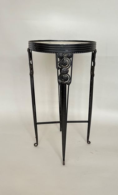null Circular wrought iron pedestal table with 4 tapered legs circa 1930 

Height...
