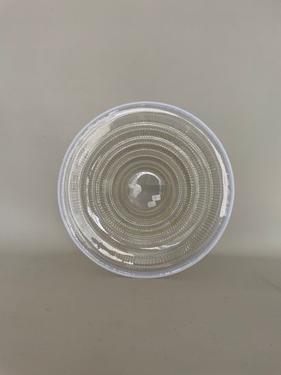 null Opalescent glass bowl with circular fluted friezes 

Diameter 35cm
