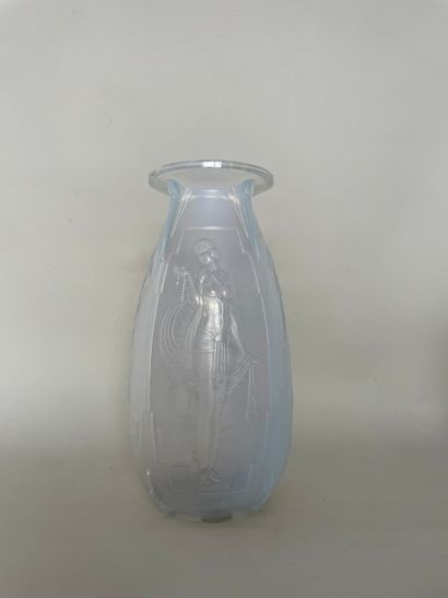 null SABINO France Opalescent pressed glass ovoid vase with dancers decoration 

Ht...