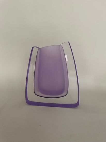 null CEC LEPAGE Modernist vase in purple lucite signed and dated 2001 

23x23,5c...