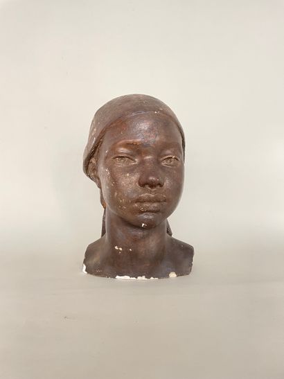 null English school Head of a young black girl plaster patina - unsigned 

Ht 35...