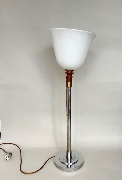 null Nickel-plated metal tubular desk lamp on circular base with white opaline glass...