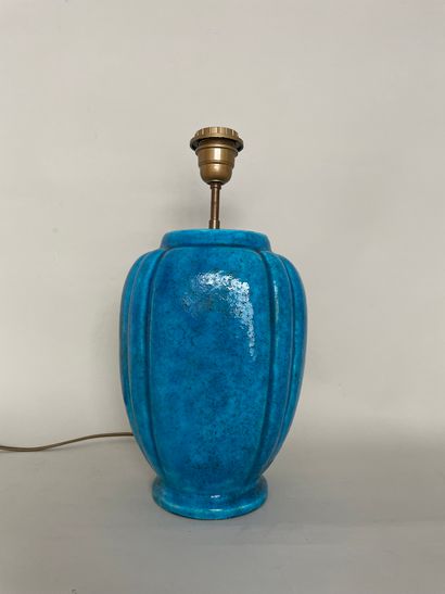 null LACHENAL Turquoise ceramic ovoid lamp - signed under the base 

Ht 27,5cm

(slight...